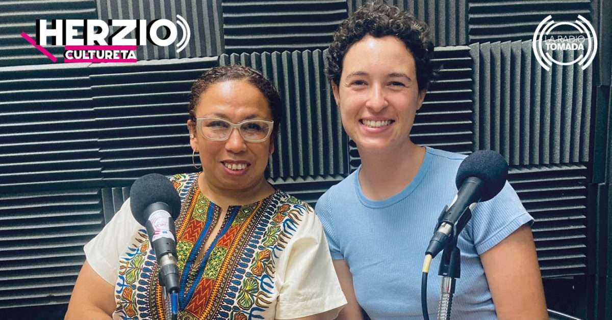 Marielba Herrera y Begoña Arechederra, curadoras de la exposición "Derecho de Vida. Miradas ecofeministas en El Salvador".